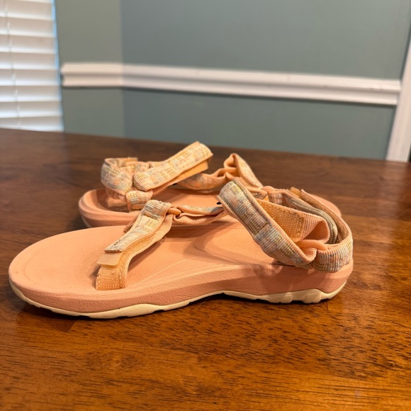 Teva Peach and Beige Sandals girls size 2 - Picture 3 of 10